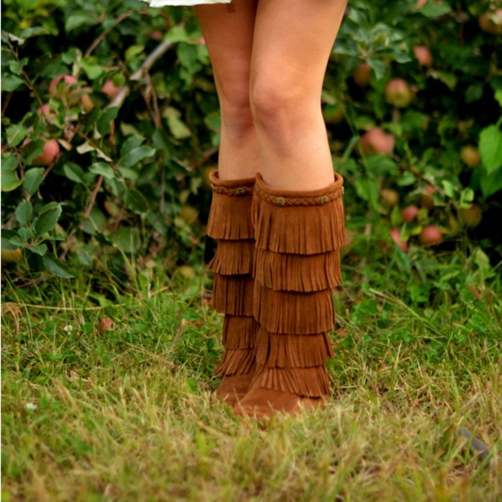 Minnetonka Tan Moccasin Fringe Boots